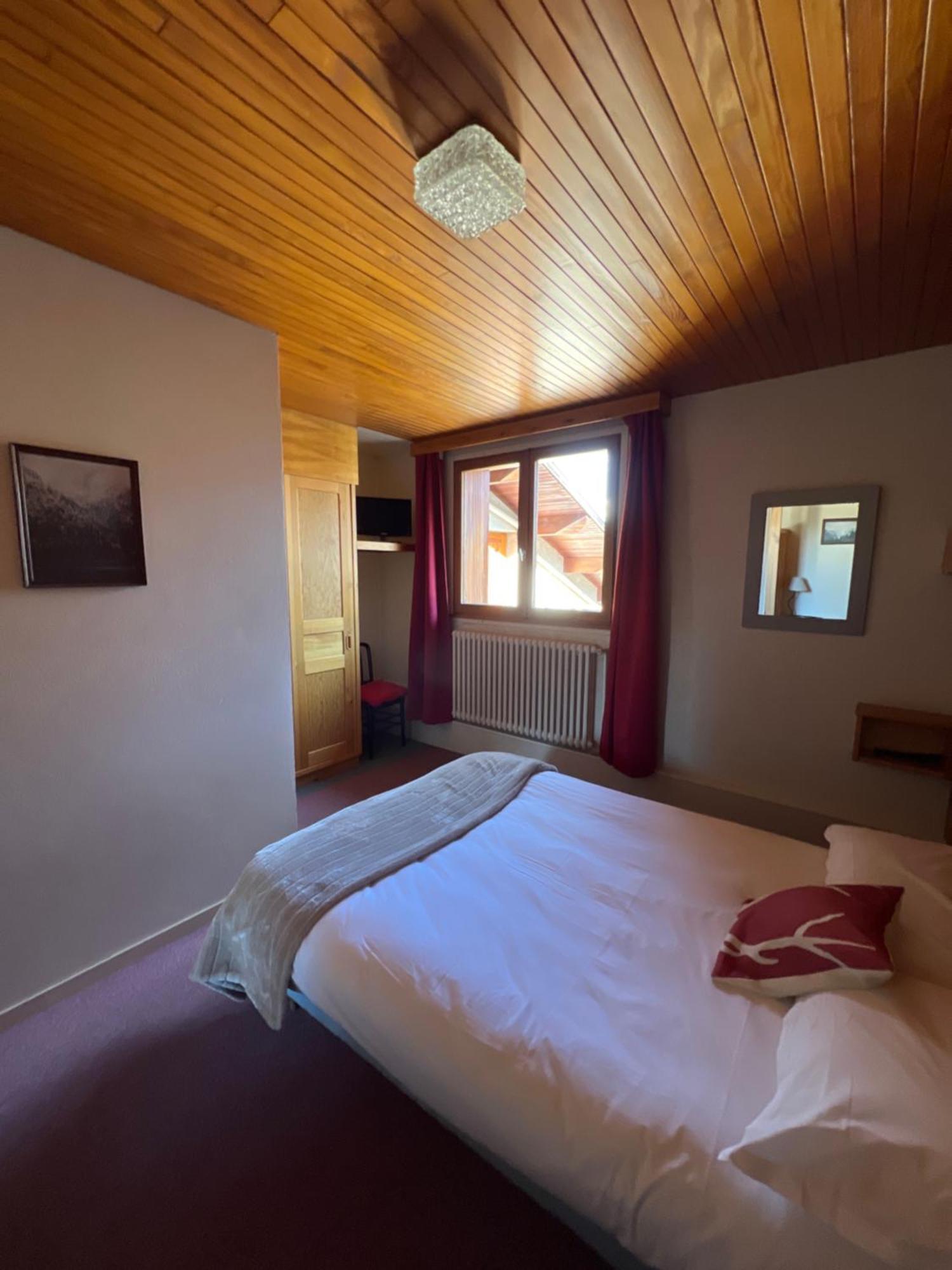 Hotel Restaurant La Pendine Les Pres Bagian luar foto